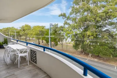 Image de Executive Unit in the Treetops
