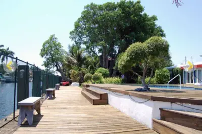 Image de Private villa with guesthouse, large heated pool, waterfront and close to beach