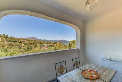 Appartement 'Trilocale La Chicca' avec piscine partagée, Wi-Fi et climatisation