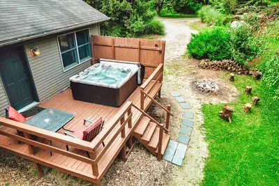 Image de Hot Tub | King Bed |Romantic Cabin |Private Forest