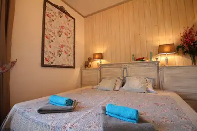 Image de Gite Alienor confort espace 2 chambres lit 180 x 200  linge fourni grand jardin