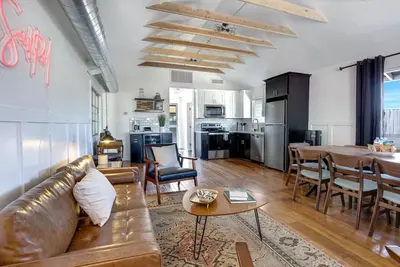 Image de Oregon · Vintage Bungalow - Heart of Downtown Chandler