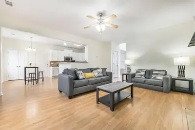Image de AtHome+1 Stay | Spacious 3br | Above Ground Pool