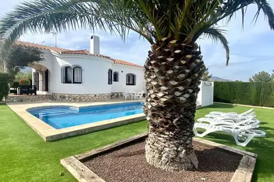 Image de Villa à L'Ametlla de Mar : Piscine, Jardin, Proche Plage, 4 Chambres, 8 Pers.