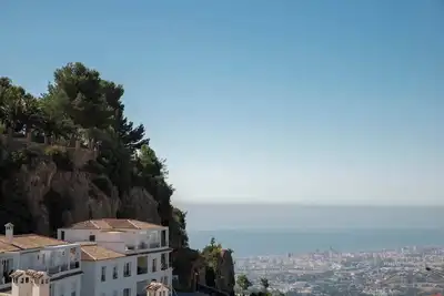 Image de Perfect apartment in Mijas Pueblo, fully renovated with sea views and walking distance to restaurants, coffee, shops, supermarket, banks, pharmacy and much more with just 5 minutes' walk from the complex.
