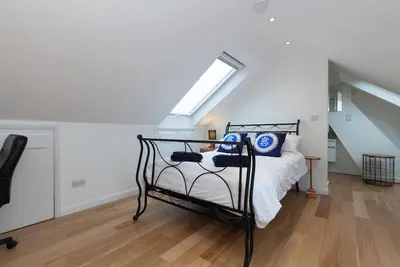 Image de Stunning Modern Three Bed/three En Suite Apartment