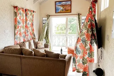Image de Cozy Modern Upstairs 2 Bed A/C Apt Near 2 Everything