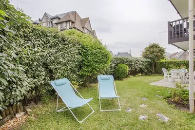 Image de Appt Entier T3 au Rez-de-jardin. Accès direct plage et à la promenade Mp