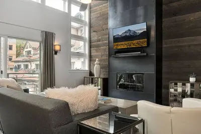 Image de Blue Mesa 2 - 3 Bd, 3Ba - Sleeps 12 Luxury Ski, Hike, Bike, Relax In and Out