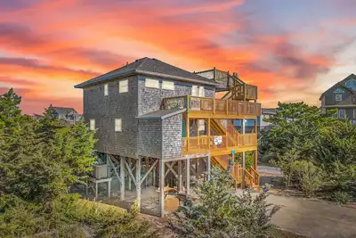 Image de Summer Savings - Semi-Oceanfront Home w/ Sky Deck, Grills, Nearby Beach Access