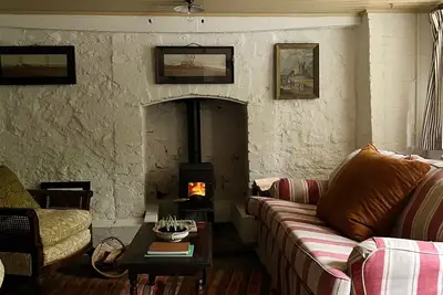 Image de Historical Little Mill Cottage, Moments From Mountains and Market Town