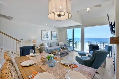 Image de Oceanfront 3 Bdr in Carlsbad: Steps to Sand, Walk to Dining/Shopping in Village!