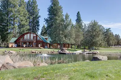 Image de Jumping Juniper Ranch sleeps 12, private pool, sauna, disc golf, mountain views