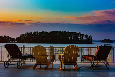 Image de Luxury lake home, private sandy beach, huge covered double dock.