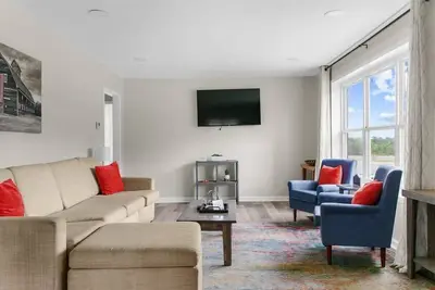 Image de 10 Min to Downtown-Modern in Magic City-Both Units