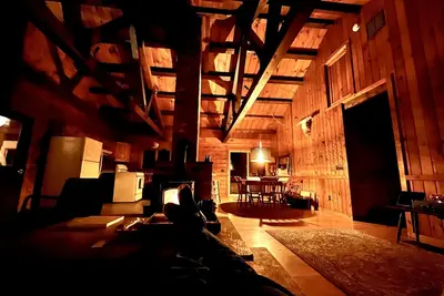 Image de Shoreline Cabin - trails, beach, lake, salt pond