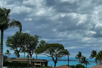 Image de Ocean View Sleeps 8 Across from Beach 3 bedroom 3 bathroom Full Ac Kihei Condo