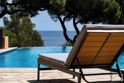 Image de Villa vue mer - 250m plage - piscine chauffée à débordement - jardin