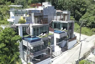 Villa 7 chambres, vue mer, sur les hauteurs de Patong