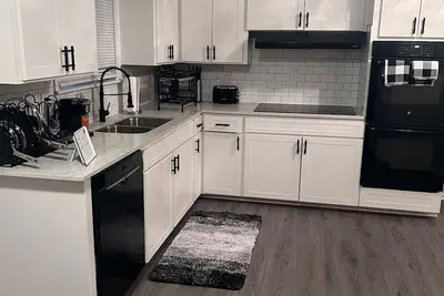 Image de Totally Renovated Home in the Luxurious Lakeover Community