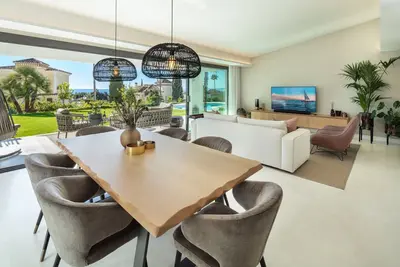 Luxury Villa with High Security, Pool & Jacuzzi