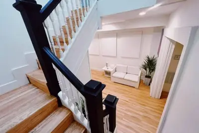 Modern, Spacious Oasis! Getaway! 7 min to Downtown