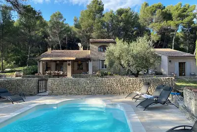 Image de Grande Maison, Roussillon, piscine chauffée, belles vues, au calme.