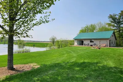 Image de Peacefully secluded cabin on a small private lake with 55 Acres