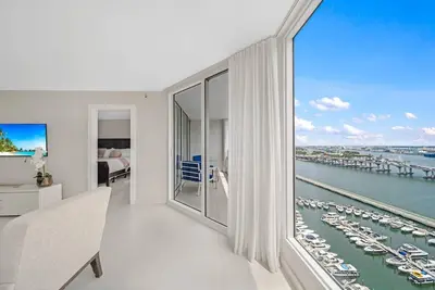 Image de Bay Overlooking Balcony | 400 Mbps WiFi | StayCozy