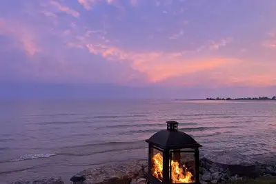 Image de Stunning Lakefront Retreat 1 Hr from Toronto