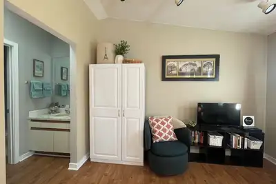Image de Quiet & Cozy Pet-Friendly Condo with Pool & Garage