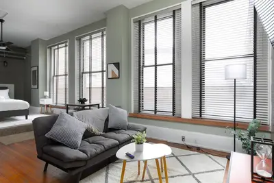 Image de Cozy Loft- Walk to Uab Hospital + Remote Workspace