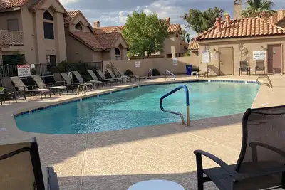 Image de Newly decorated 2 bedroom, 2 bath condo with 2 heated community pools.