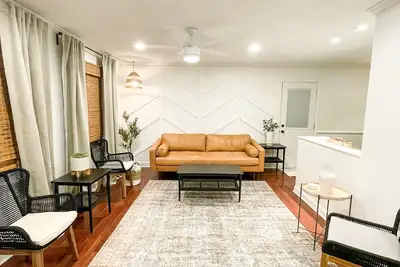 Image de New to Vrbo stylish home near the lake and pet friendly