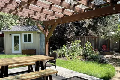 Image de Banksy’s Basecamp - hot tub, patio, office space