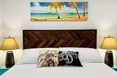 3br Beachy Condo | Blocks to Beach | Gated Parking