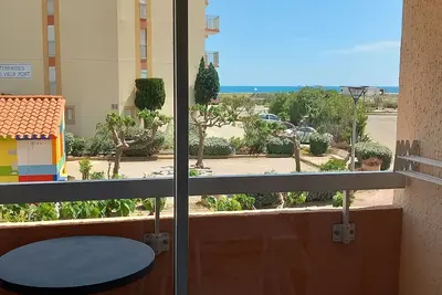 Image de Joli petit appartement à 150 m de la plage et 100 m du Port.