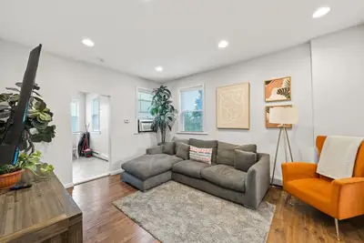 Image de The Rainforest Ii | Sleeps 16 | 20m to Nyc | Free Parking