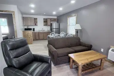 Image de Two Bedroom Modern Cabin in Manistee National Forest #4