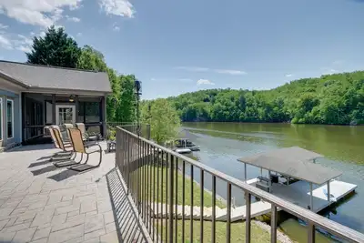 Image de Waterfront Smith Mountain Lake Home w/ Boat Dock!
