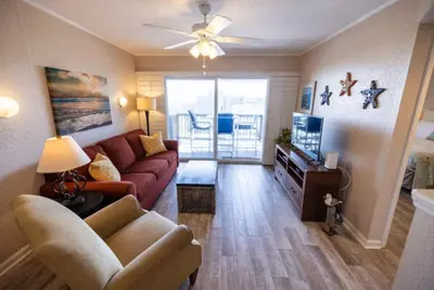 Image de Shoreline Serenity: Oceanfront Views w/ Pool Condo w/ Pool