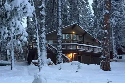 Image de Bears Den. Pool table