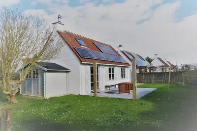 Image de Zeepolder I 35 - Chalet de pêcheur moderne et calme avec jardin entièrement clôturé.