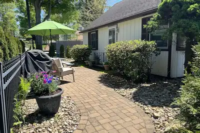 Image de By the Lake Cottage