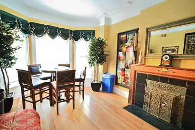 Image de Large, Exquisitely Decorated in Heart of East Lakeview Near Wrigley & Lakefront