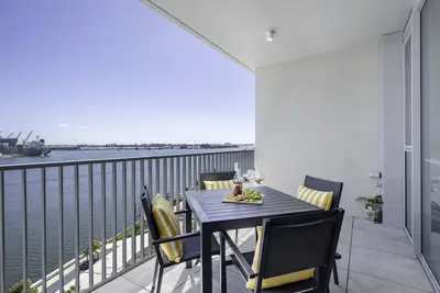 Image de Portside On Honeysuckle - Harbour - Cbd - Parking