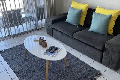 Image de Sunny South Views, 200m From the Beach