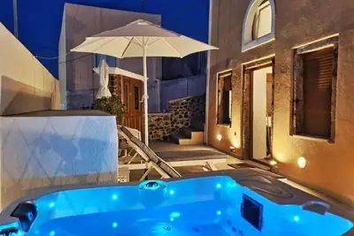 Image de Navita Cave house 85m2 with private jacuzzy sea view. 6 persons 2 bedrooms
