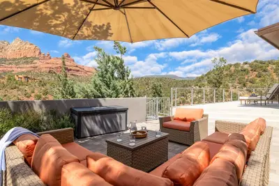 Image de Luxury Escape w/ Mtn Views, Hot Tub, Outdoor Living | The Viewpoint by AvantStay