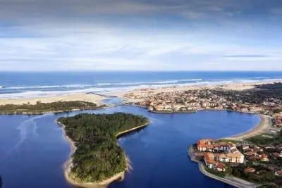 Image de Villa de plain pied en résidence privée avec piscine à 5 mn de l’ocean et du lac